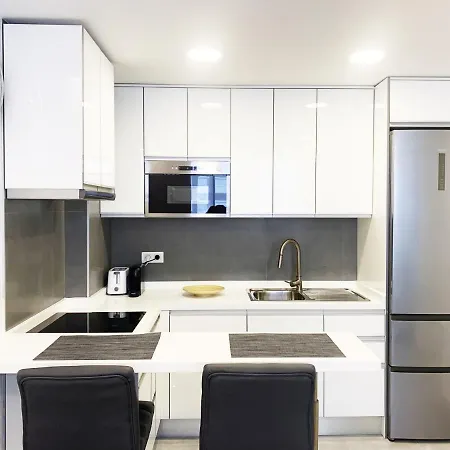 Beautiful Apartment, Recently Renovated. Apartment