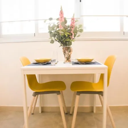 Beautiful Apartment, Recently Renovated. Apartment
